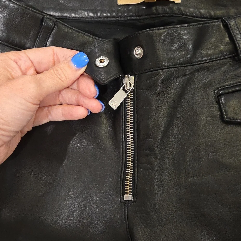 Buttery Soft Michael Kors Italy Cropped Leather Pants w/ Zipper Details Size 6!